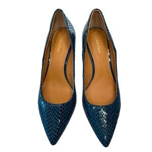 Calvin Klein Gayle pointed toe pump in blue snakeskin.